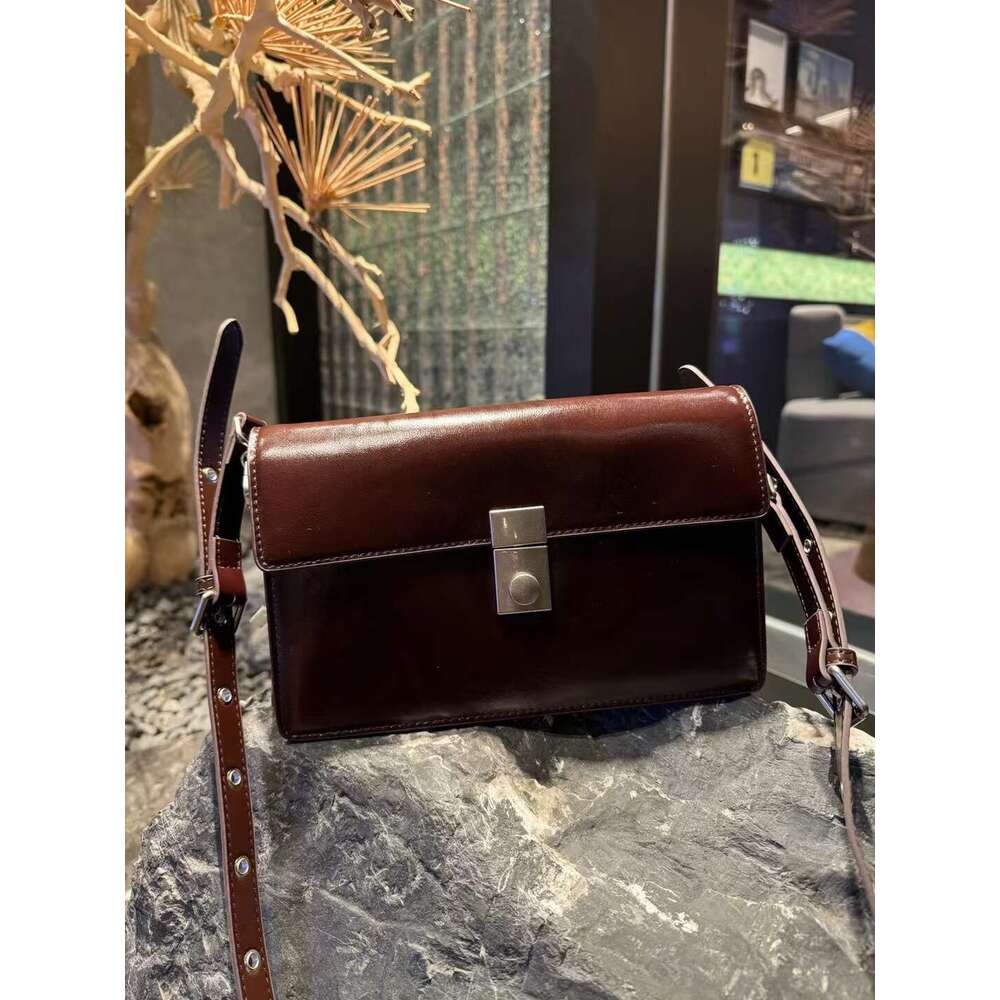 Mm Women's Bags Head Layer Oil Wax Cowhide Mailman Briefcase Leather Armpit Shoulder Crossbody Organ Flip Lock Bag