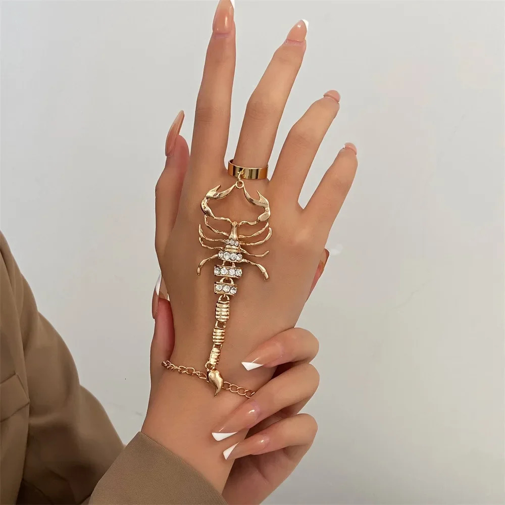 Vintage Punk Scorpion Tassel Chain Ring Bracelet Sets for Women Men Gothic Crystal Ring Connected Finger Charm Bracelets Jewelry 250414