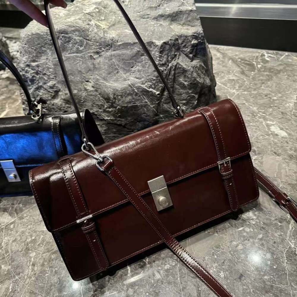 Mm Women's Bags Head Layer Oil Wax Cowhide Mailman Briefcase Leather Armpit Shoulder Crossbody Organ Flip Lock Bag