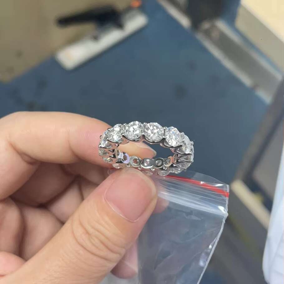 Full Diamond Iced Out Eternity Rings 0.5ct Vvs 18k AU750 Excellent Moissanite Engagement Design Band for Couple Wedding