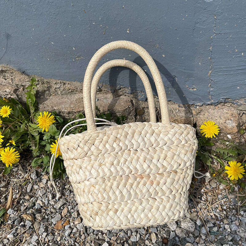 Handmade Beach Bag Fresh Straw 2024 New Cute Woven Handheld Korean Style Versatile Small Basket Women's Bag Kq2