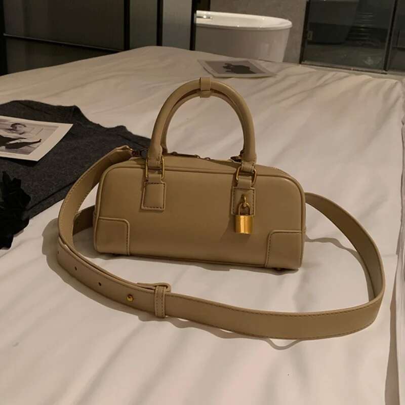 Retro Brand Gold Lock Handbag High-Grade Genuine Leather Niche Women's Bowg New Black Versatile Shoulder Messenger Bag