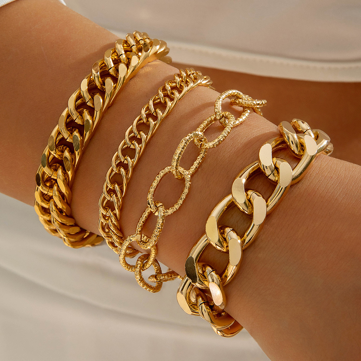 Gold Stackable Cuban Chain Set Women's Fashion Paper Clip Chain Bracelet Gold Plated Adjustable Bracelet Holiday Gift Women's Jewelry Gift
