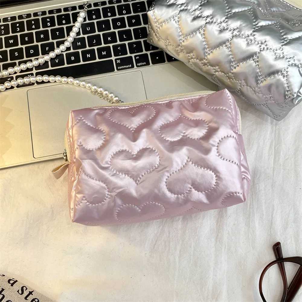 Cute Bow Love Womens Makeup Bag Sweet Womens Makeup Box Large Capacity Travel W Bag Girl Portable Zipper Storage BagXJ250415