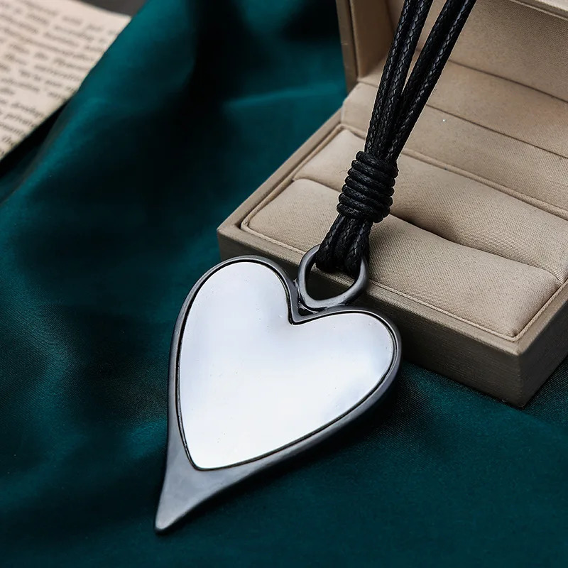 Kaseakia Womens Long Metal Necklace Heart Pendant Sweater Chain Fashionable Retro Jewelry Accessories 250408