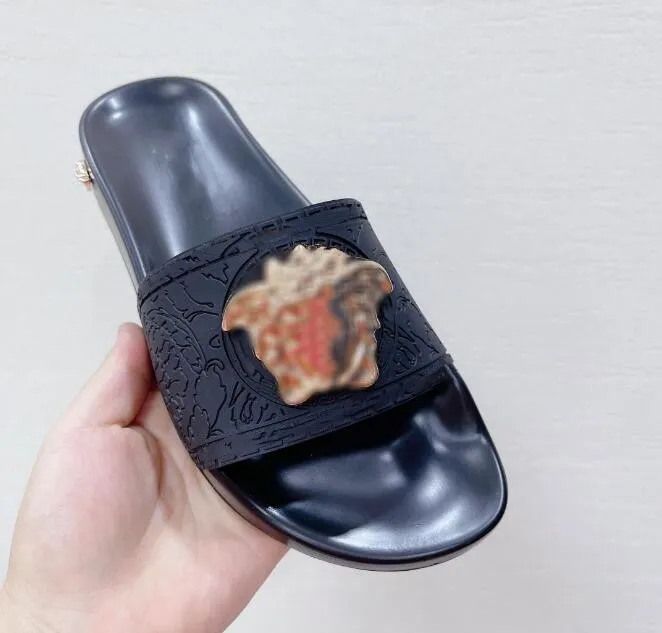 Luxury Designer Slide Slippers Summer sandals Men Beach Indoor Flat Flip Flops Leather Lady Women Fashion Classic Shoes Ladies Size 35-45