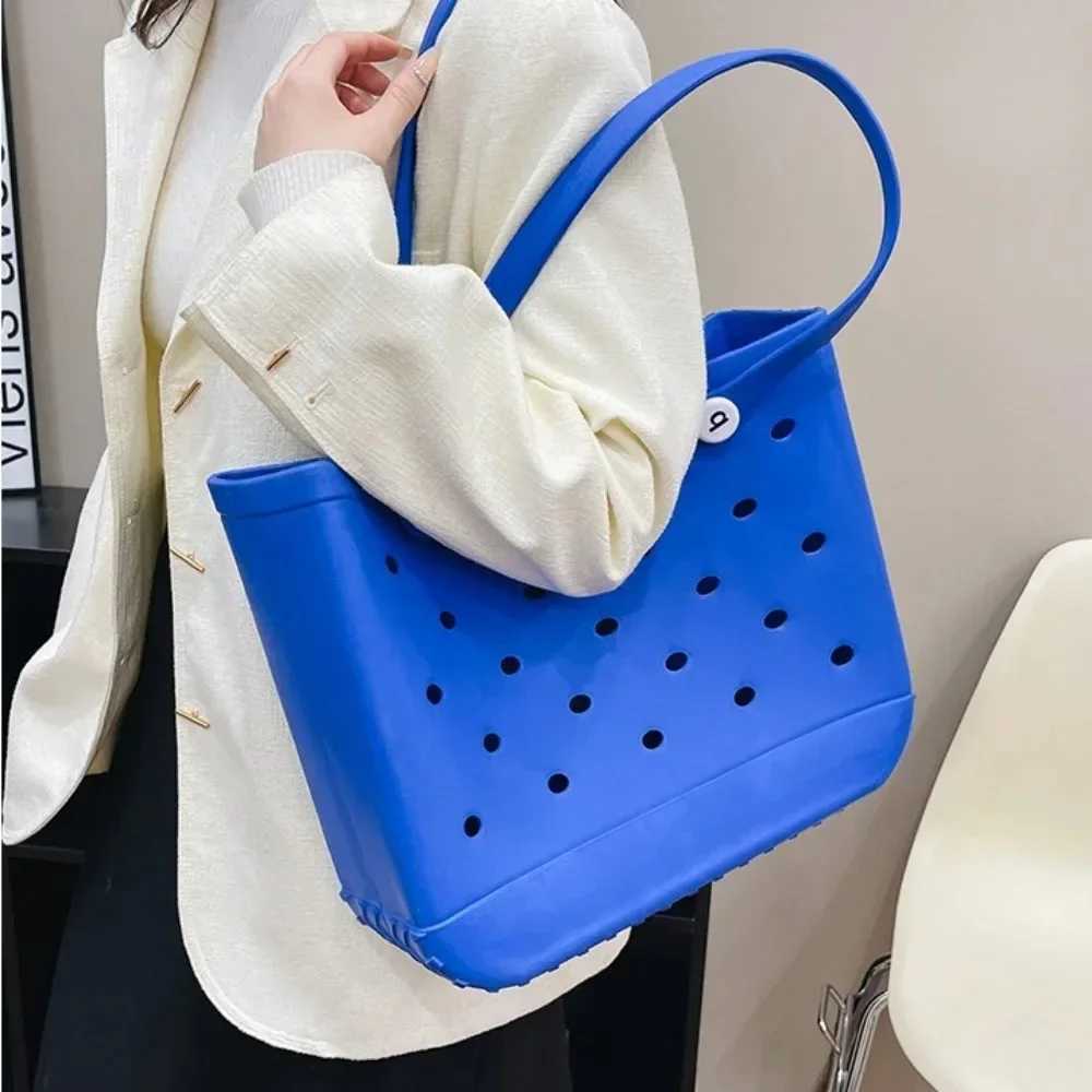 New Fashion Outdoor EVA Beach Bag with Enhanced Storage Capacity Square Hole Beach Bag W250415