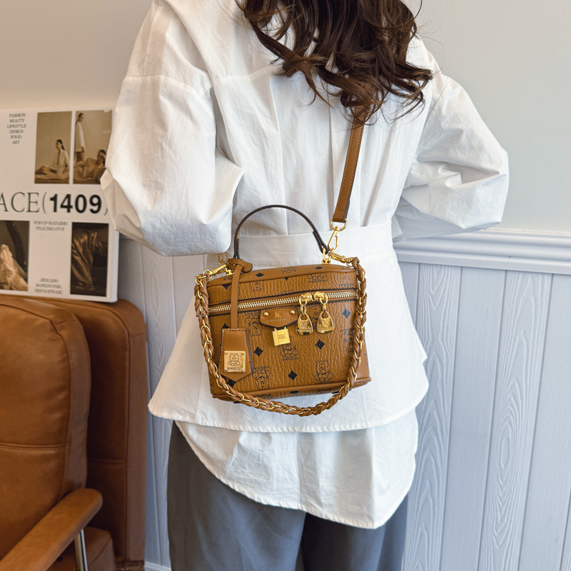 High-quality bucket clutch crossbody chain shoulder designer women's bag, luxury handbag, single-shoulder tote.