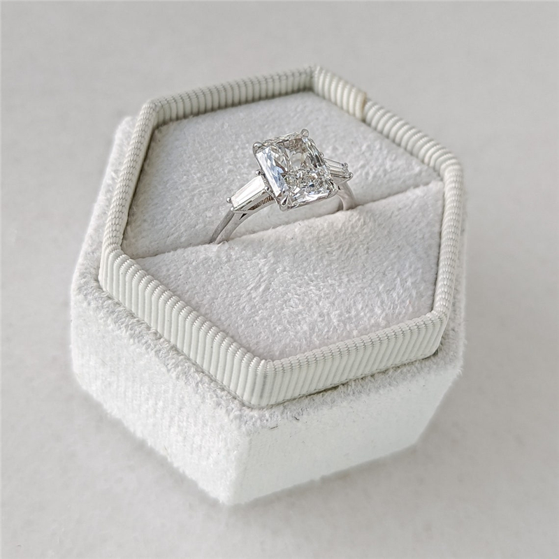 Jewelry 18K White Solid Real Gold Womens Engagement Ring 2.0 Carat Radiant Cut Lab Diamond Wedding Ring With Trapeziod Solitaire Gold Ring For Women