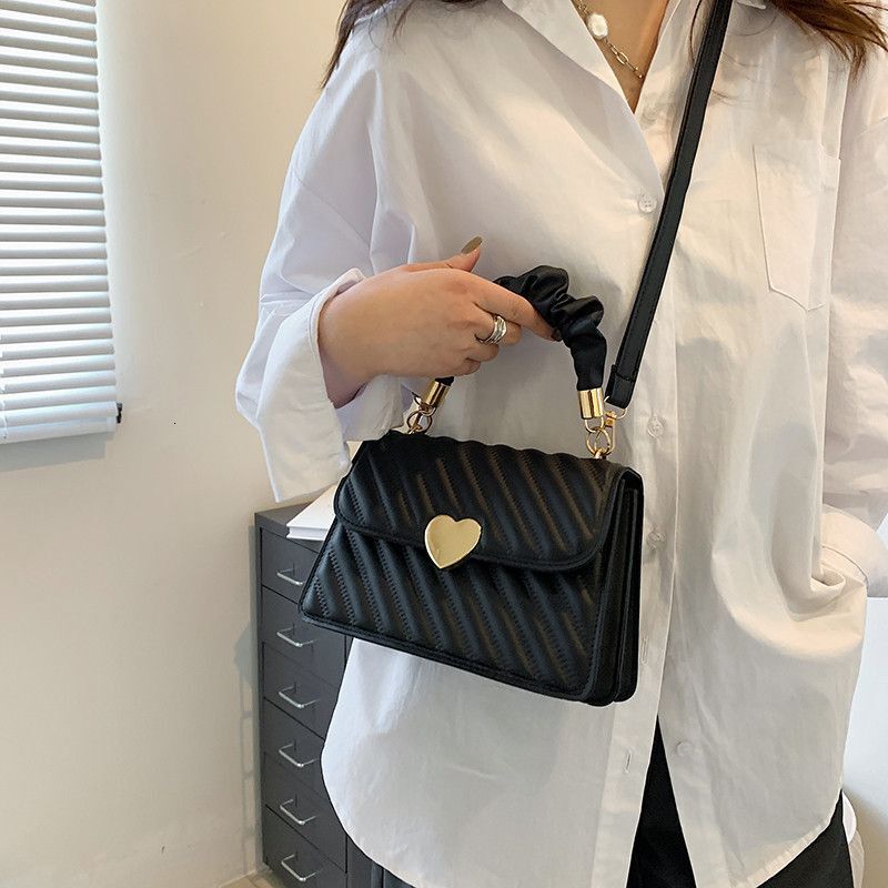Fashionable Texture Pleated Hand 2024 Spring Single Shoulder Crossbody Fashion Women's This Year Trendy Small Square