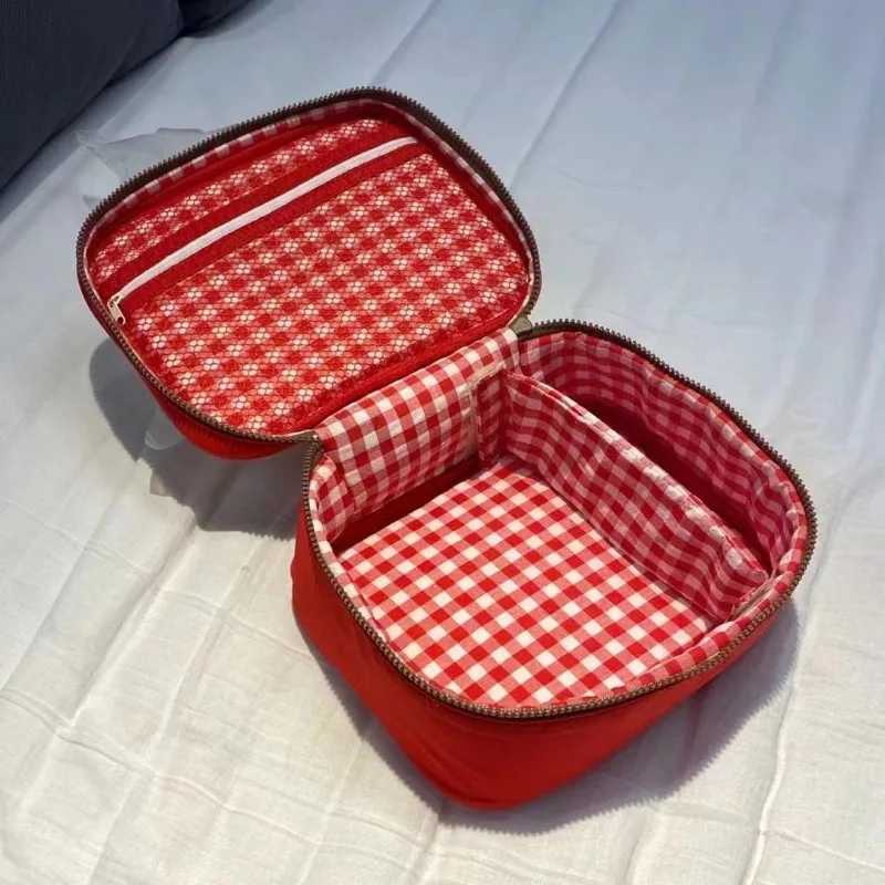 Paper boxes apple patterned makeup bags womens travel storage bags cosmetics toilet storage bags womens handbags Christmas giftsXJ250415