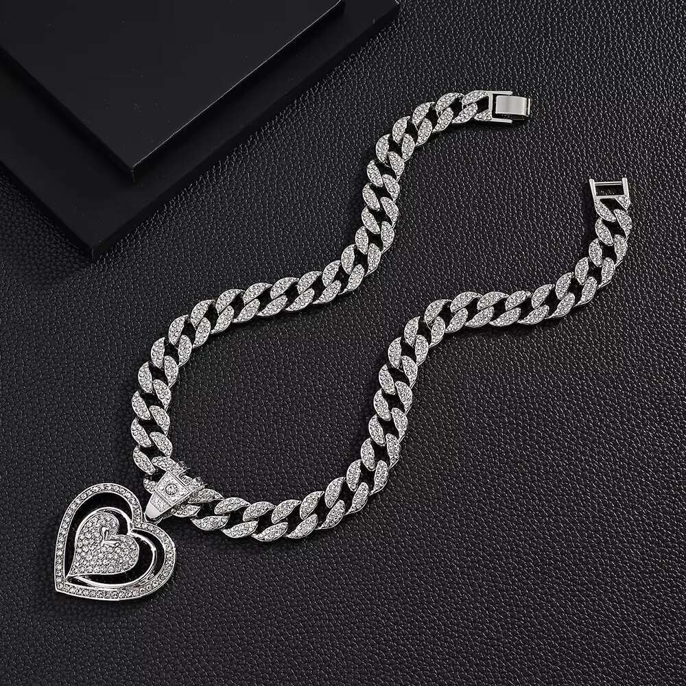 DHcollection Iced Out 15MM Cuban Necklace With Alloy and Rhie Hip Hop Heart Pendant Rapper Chain