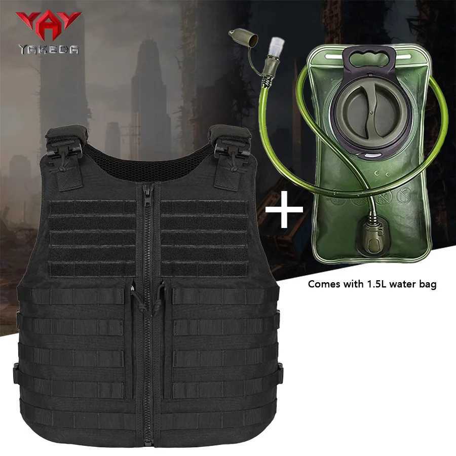 YAKEDAs honeycomb breathable training vest with a 1.5L quick release water bag and multiple hidden pockets for expansionXJ251114