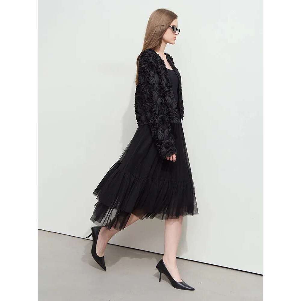 Designer Clothes AMII Minimalism Short Jacket Women 2025 Spring New Elegant Romantic Stereoscc Wer O-Neck Hook Button Outwear Coat 12521066