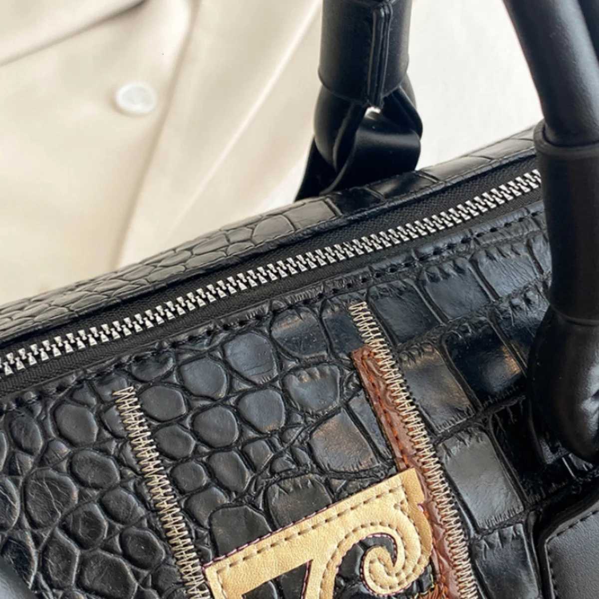 New PU leather backpack handbag crossbody oversized capacity handcrafted figure embroidery womens bagW251115