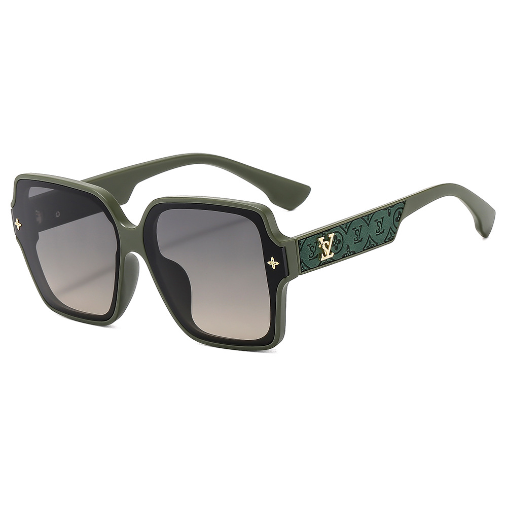 2025 Hot new free shipping designer glasses for mens womens sunglasses black green pink Summer New Fashion Street Photography Trendy Products