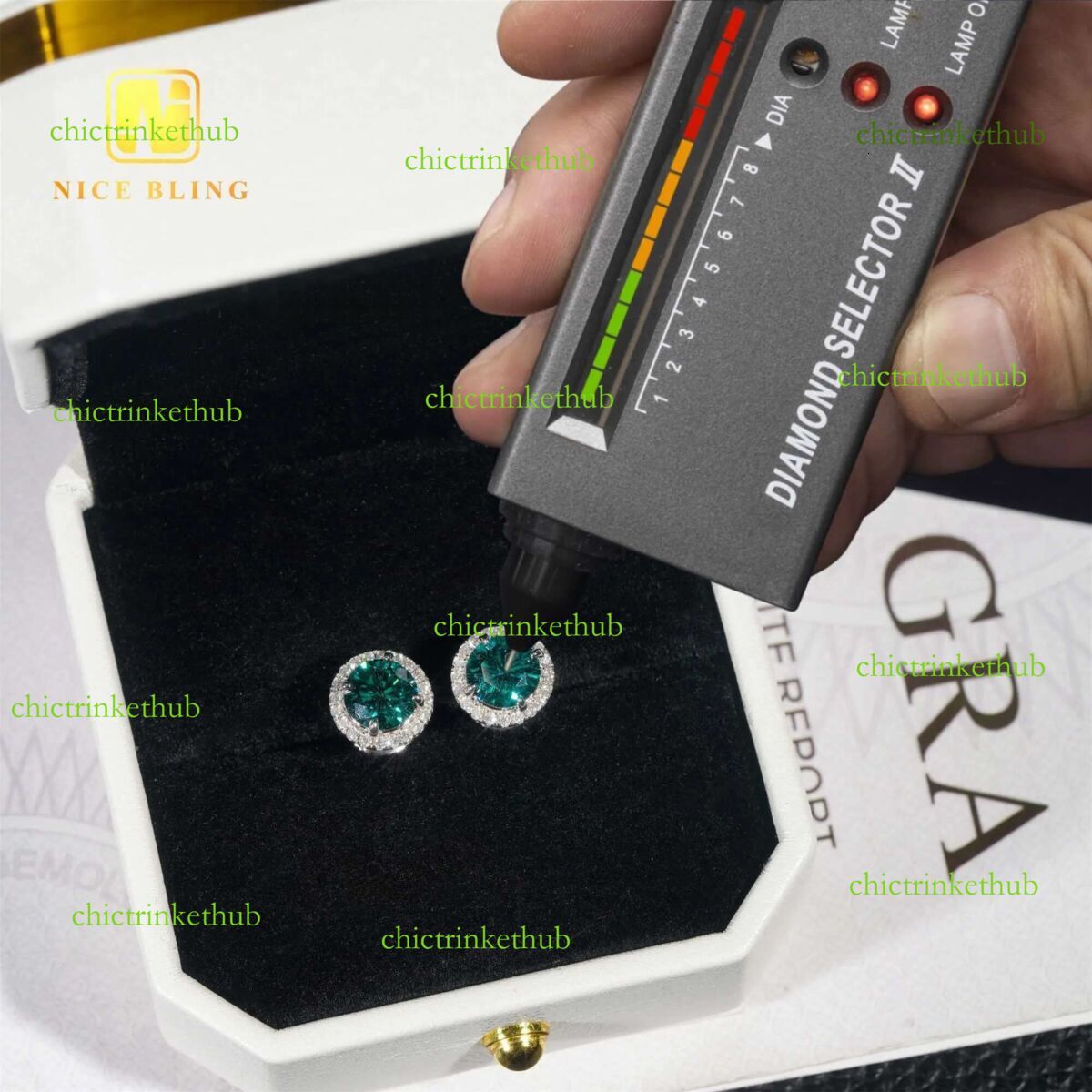 Shining Women Men Earrings 1.0ct Sterg Sier VVS Dia Emerald Green Moissanite Halo Ear Studs For Engagement Wedding