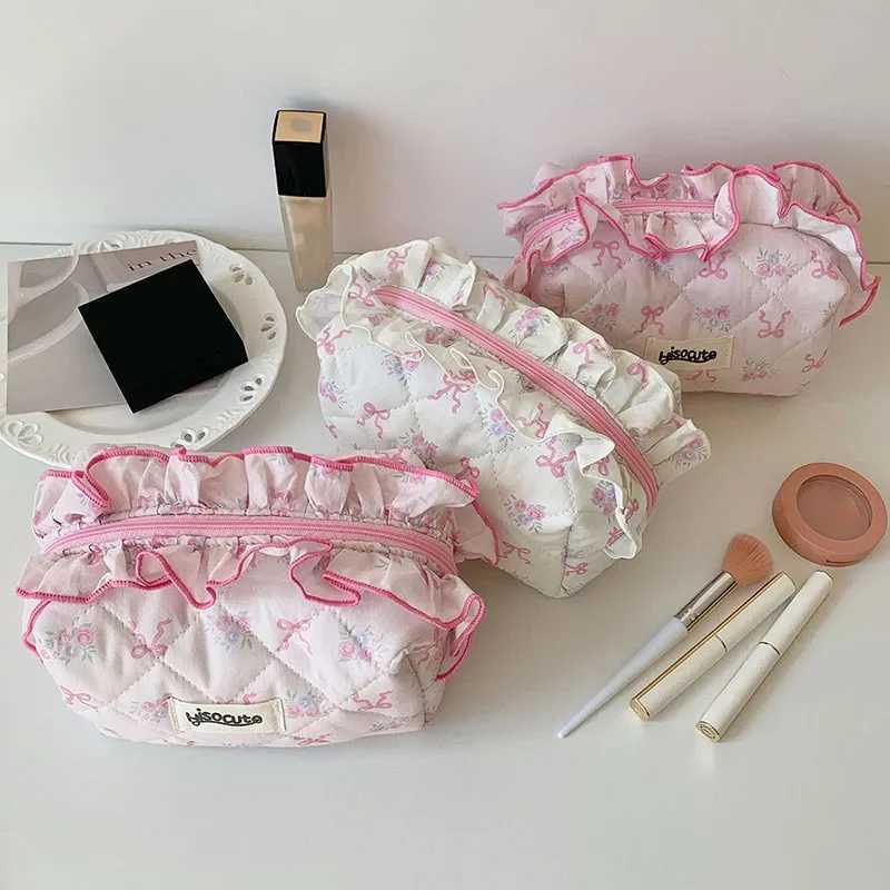 Korean womens bow lace makeup bag Fi handheld sweet makeup bag storage bag for girls travel makeup itemsXJ250415
