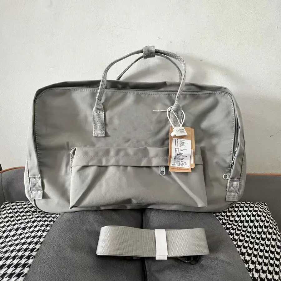 Designer style travel bag, waterproof bag, large capacity, multi-functional, student bag, fox backpack