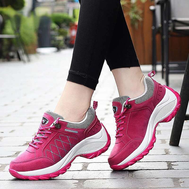 2025 new women's sports height increasing casual running designer fashionable anti slip comfortable hiking shoes