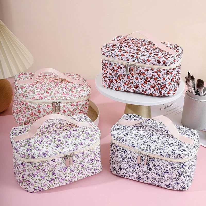Womens Cotton Makeup Bag Retro Makeup Bag Flower Large Capacity Handbag Portable Makeup Bag Travel Organizer BagXJ250415