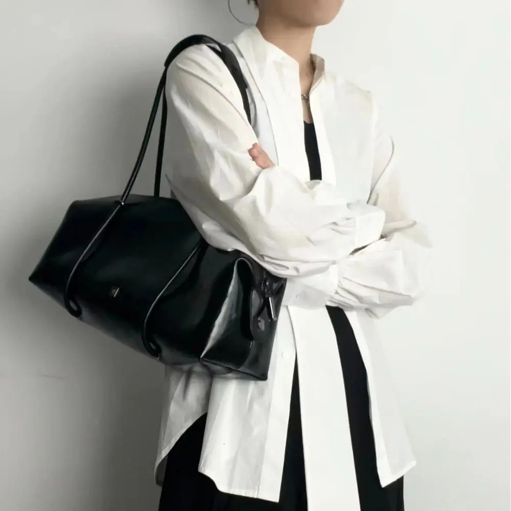 Womens bag large capacity Boston pillowcase spicy motorcycle bag single shoulder travel handbag 250410