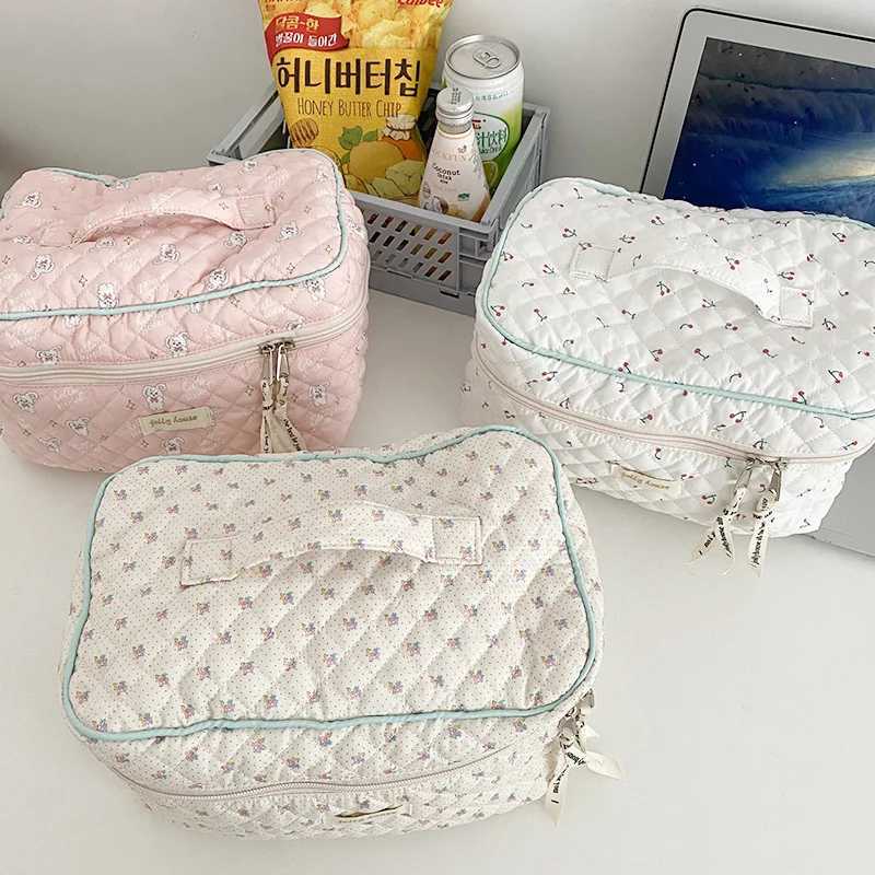 Cute Quilting Cotton Makeup Bag for Women Zipper Makeup Organizer Womens Bag Box Shape Portable Womens Toilet BoxXJ250415