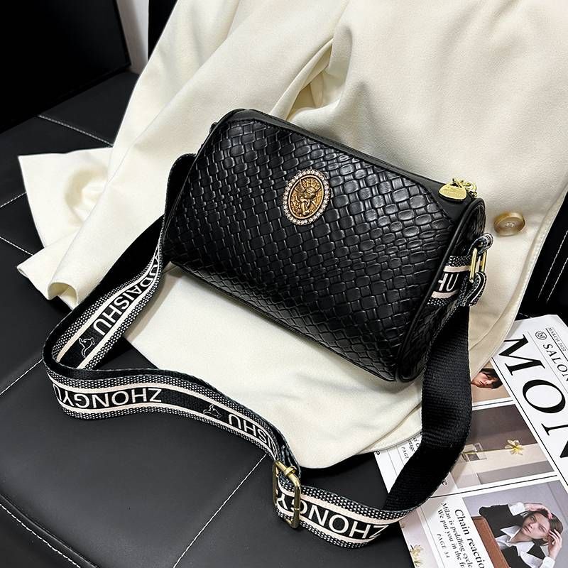 Leather Women's Shoulder Crossbody Pillow Barrel Woven Bag