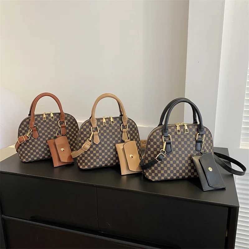 Luxury Shell Bag Fashion Womens Handbag Korean Style Shoulder Bag Plaid Print Crossbody Bag Shell Shape Wallet Card BagW251115