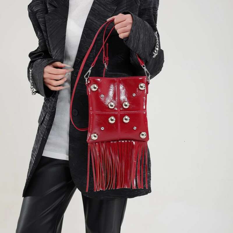 Ladies Large Capacity Crossbody Retro Tassel Handbag High Quality Rivet Shoulder Fashionable Versatile Women' Bag