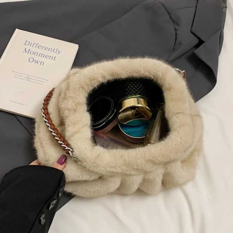 Designer Pleated Design Faux Fur Shoder Bags For Wen 2025 Luxury Designer Purses And Handbags Winter Warm Soft Plush Y251114