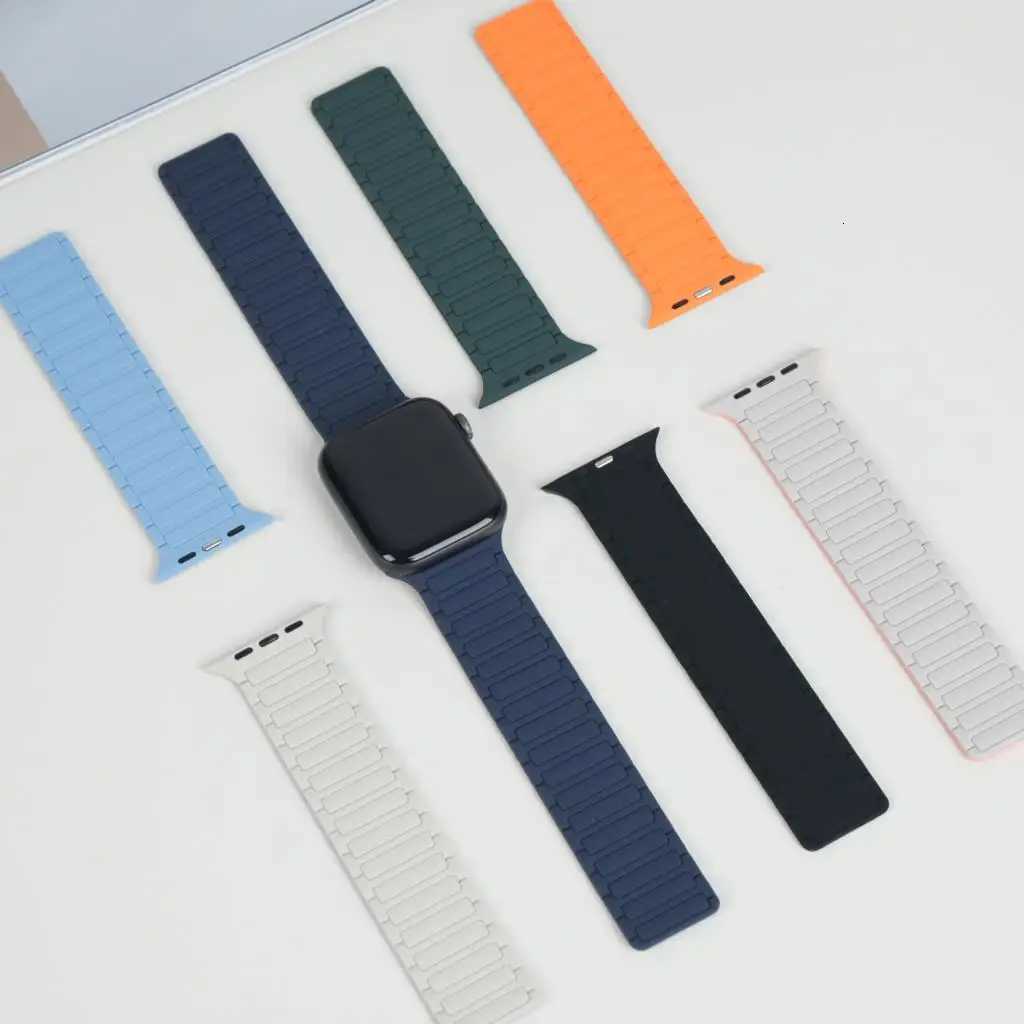 Magnetic Strap For Apple Watch Ultra 2 49mm 44mm 45mm 38mm 42mm 41mm belt Silicone Bracelet iWatch Series 8 7 6 5 9 Se 40mm band W251114