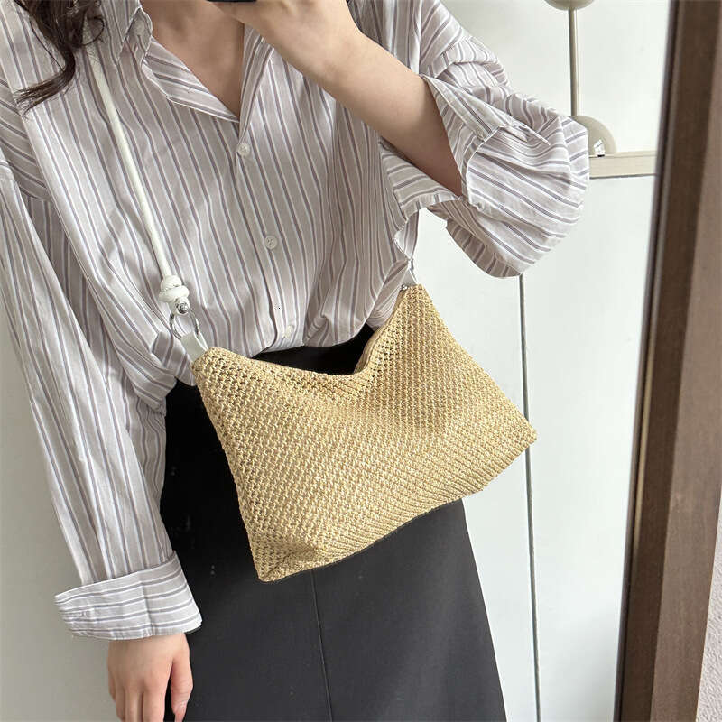 Handmade Beach Bag Single Shoulder Large Capacity Straw Woven Leisure Beach Bag, Vacation Ins, Contrasting Color Bucket, Handheld Commuting Women'