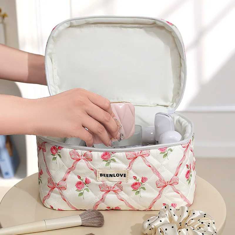 Cute bow blanket makeup bag womens zipper cosmetics organizer womens cloth bag portable womens toilet boxXJ250415