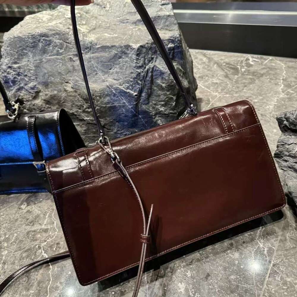 Mm Women's Bags Head Layer Oil Wax Cowhide Mailman Briefcase Leather Armpit Shoulder Crossbody Organ Flip Lock Bag