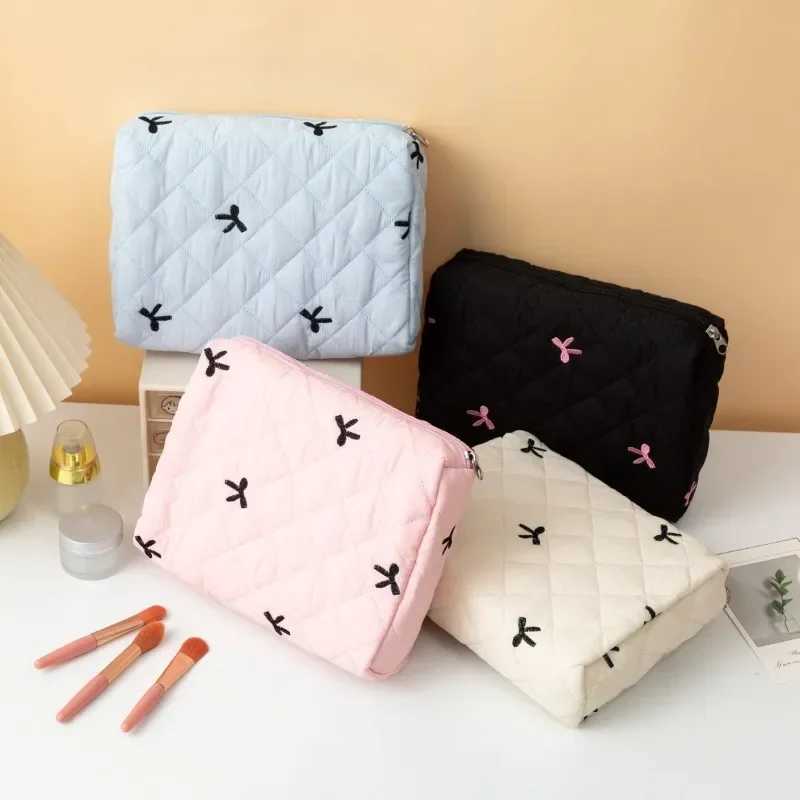 Home>Product Center>Product Center>Flower Decorative Makeup Bag>Flower Decorative Makeup BagXJ250415