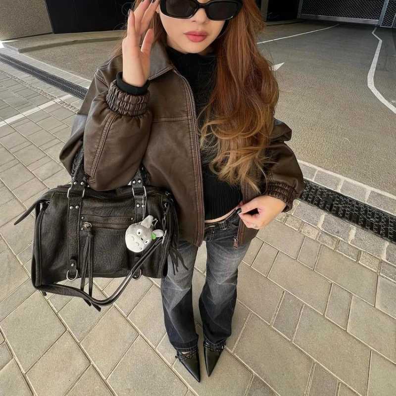 Worn-effect Bowling Bag with Strips Womens Fashionable Baguette Bag Luxury Designer Handbag Purses for LadiesW251115
