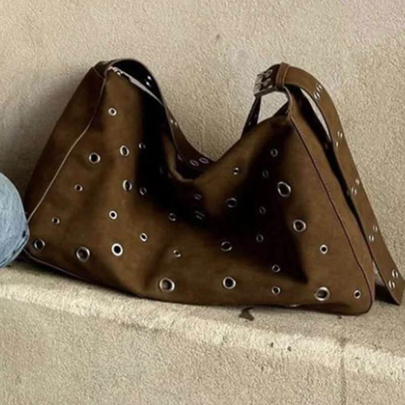 Brand Niche Design Retro Rivet Shoulder 2025 New Hollow Large Capacity Tote Trendy Motorcycle Fashionable Women' Bag