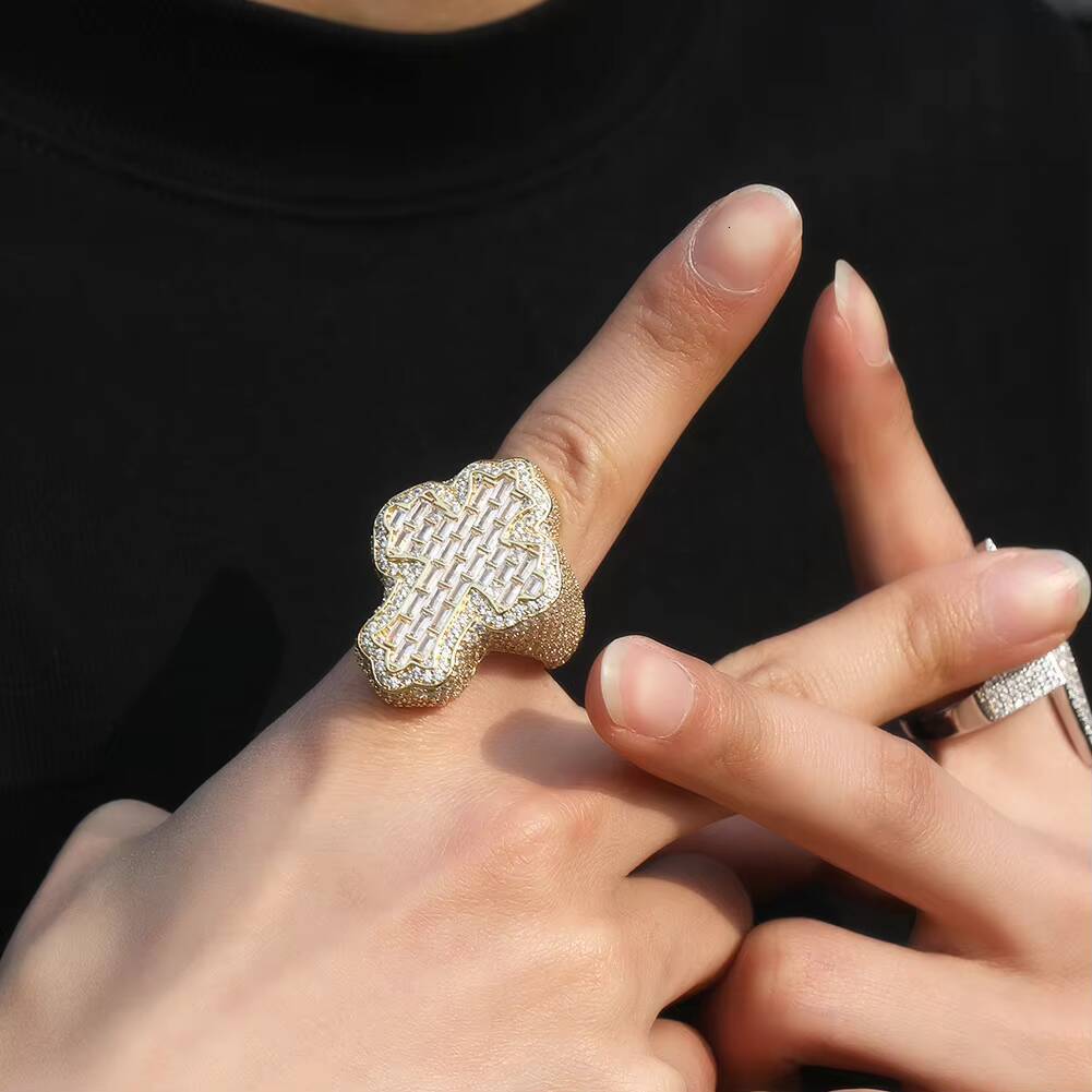Top Icy Wholesale Trend Hip Hop Iced Out Cross Rings Fashion Jewelry 18K Gold Plated Baguette Ring for Men Women
