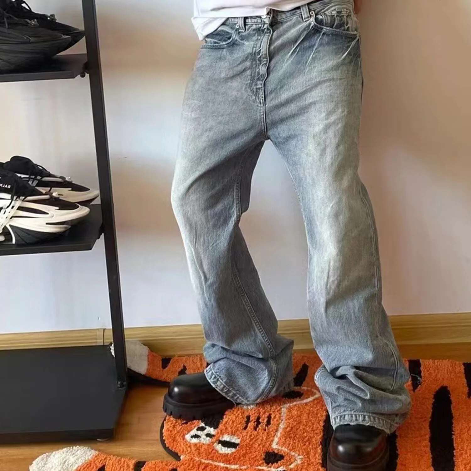 High Street Washed Distressed Micro Flare Blue Jeans 2025 Spring New Trend Vintage Simple American Denim Trousers 28W5709