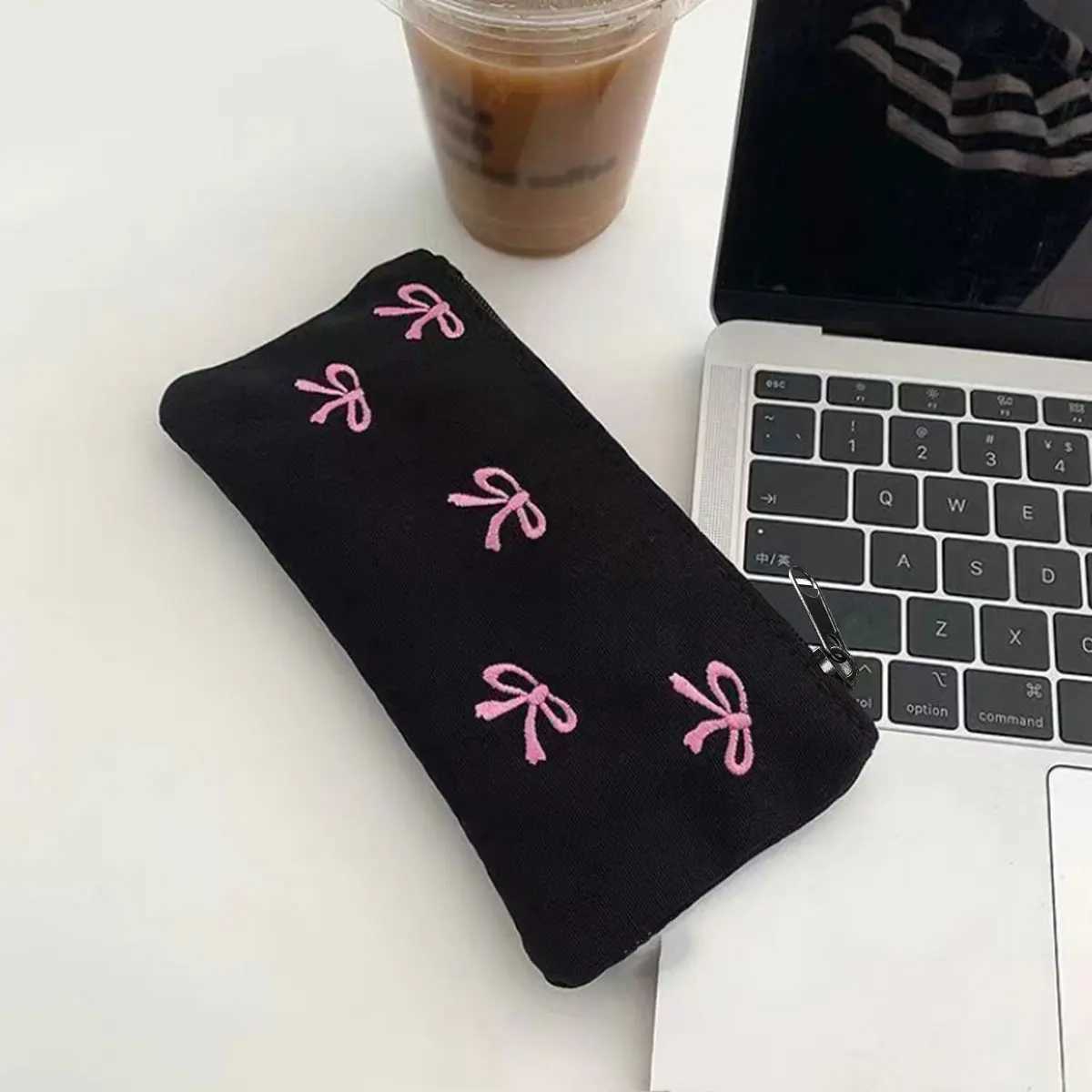 Black butterfly embroidery pencil case high appearance cosmetic storage bag simple interior cosmetic bag 1 pack (zipper direction random)XJ250415