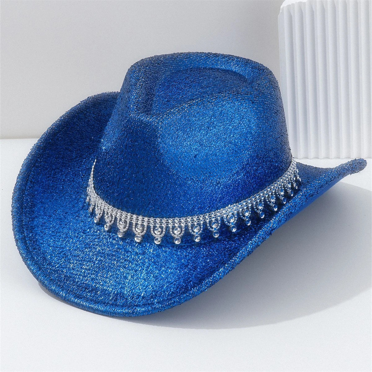 A Lady Western cowboy hat with Rhinestone ribbons sparkled silver jazz hat of all seasons for men to party in retro felt hats 250407