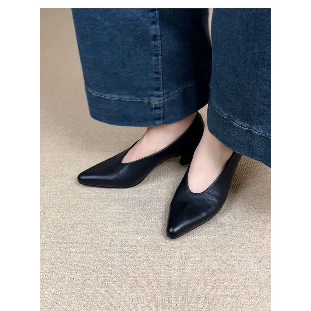 Low Designer Shoe Heels for Women 2025 Fall Leather Comfortable Pointed Toe Work Shoes Soft Sole