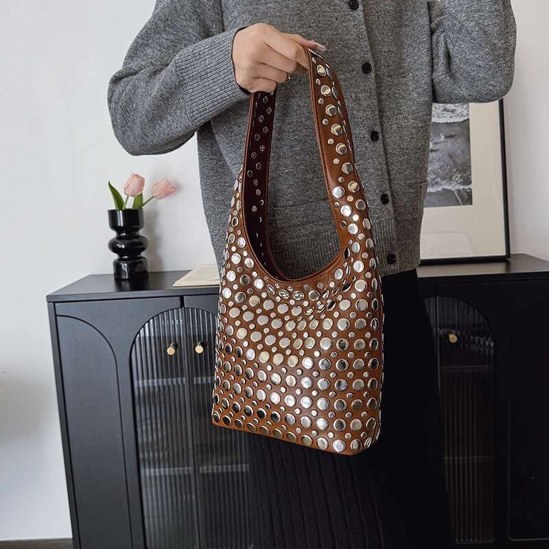 Trendy Punk Round Bucket Shiny Rivet Handbag Shoulder Bags Women Fashion Large Capacity Underarm Bag