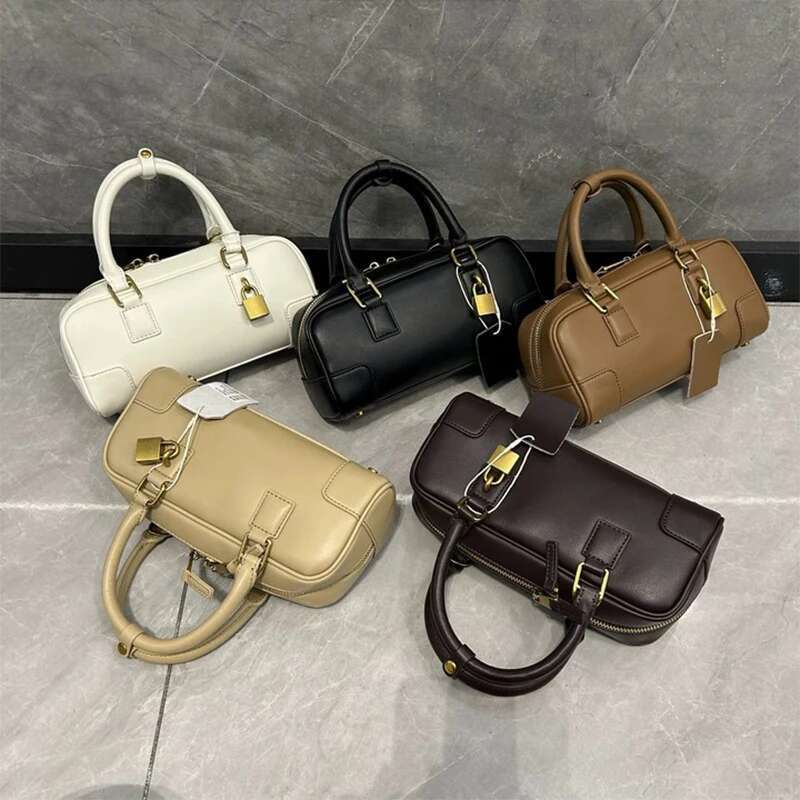 Retro Brand Gold Lock Handbag High-Grade Genuine Leather Niche Women's Bowg New Black Versatile Shoulder Messenger Bag