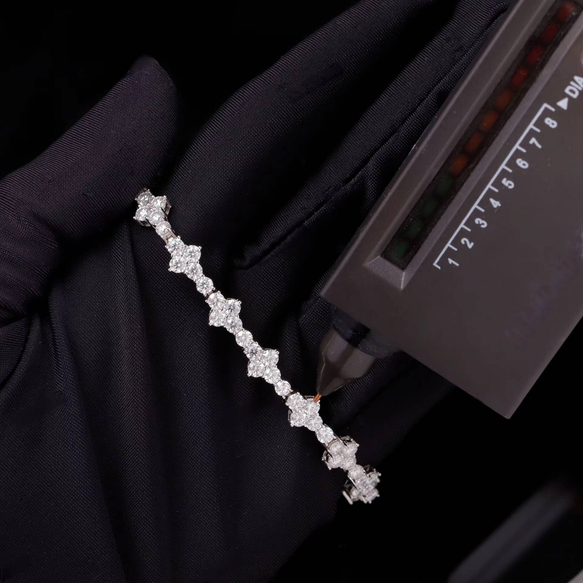 Stylish New Arrival Fashion Femme Design 925 Silver VVS Moissanite Diamond Iced Out Four Leaf Clover Cross Tennis Chain Bracelet