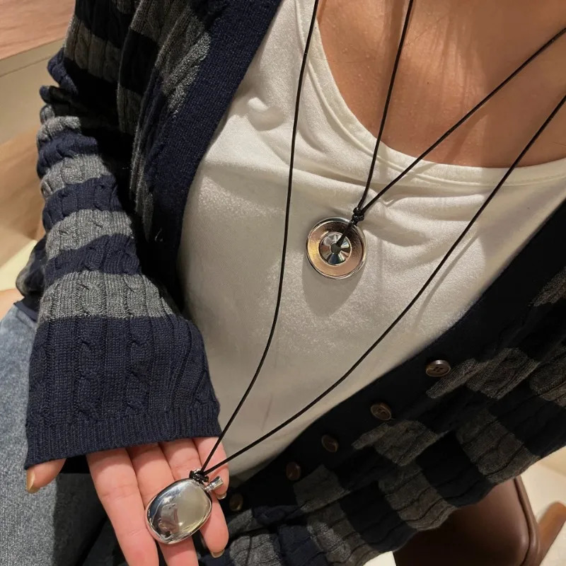 Bloggers Same Water Bottle Solid Pendant Safety Buckle Metal Long Hair Clothing Chain Simple Niche Cool Style Necklace 250408