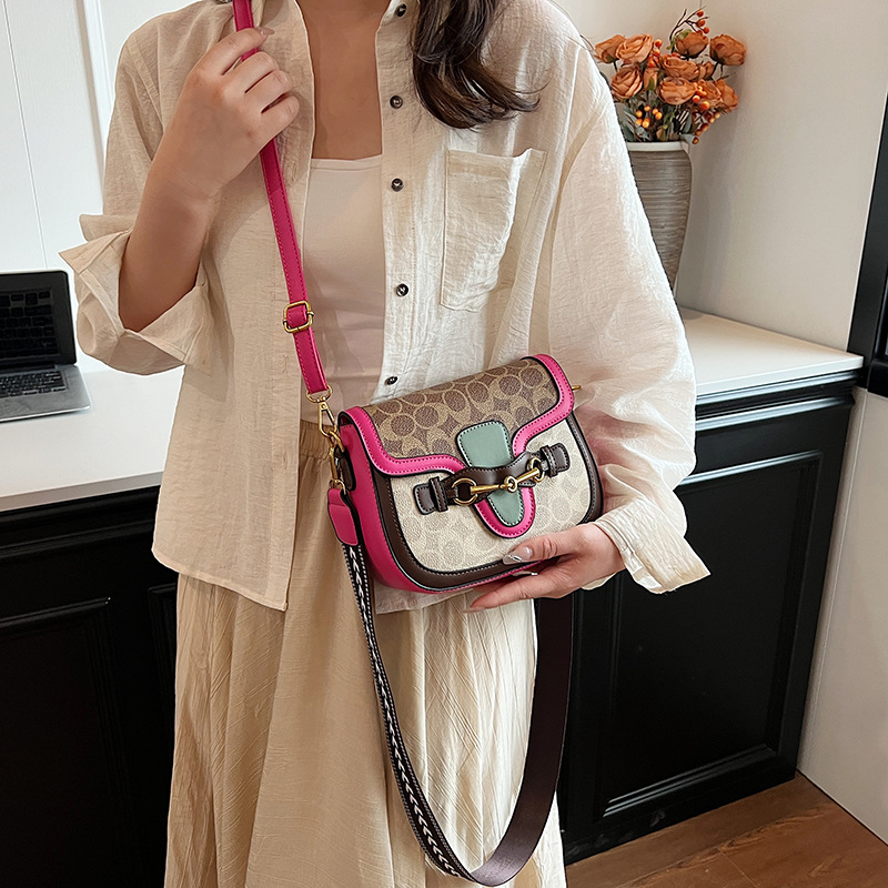 Luxury wide-shoulder belt women's mini square bag, retro style crossbody bag, shoulder bag, 2026 model handbag, elegant women's tote bag, so