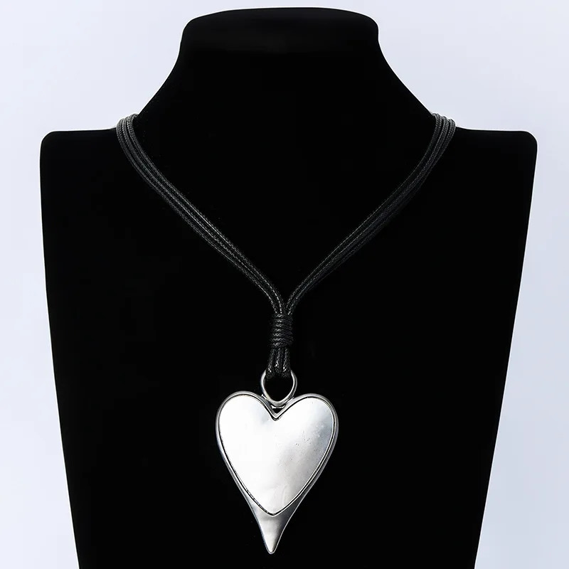 Kaseakia Womens Long Metal Necklace Heart Pendant Sweater Chain Fashionable Retro Jewelry Accessories 250408