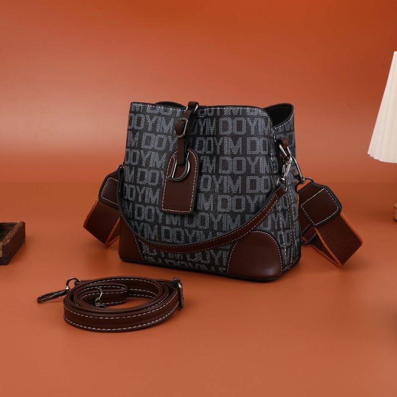 New Light Fashion Women's Bucket Senior Sense Of Foreign Style Niche Single Shoulder Crossbody Bag